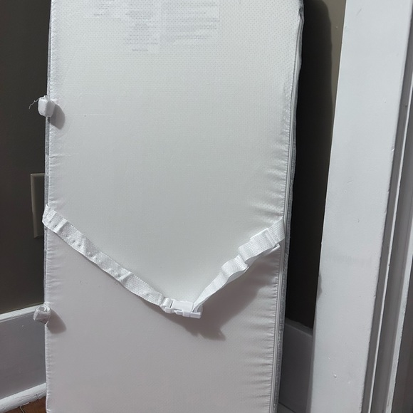 Jool Baby Changing Pad with 2 covers - Picture 6 of 8